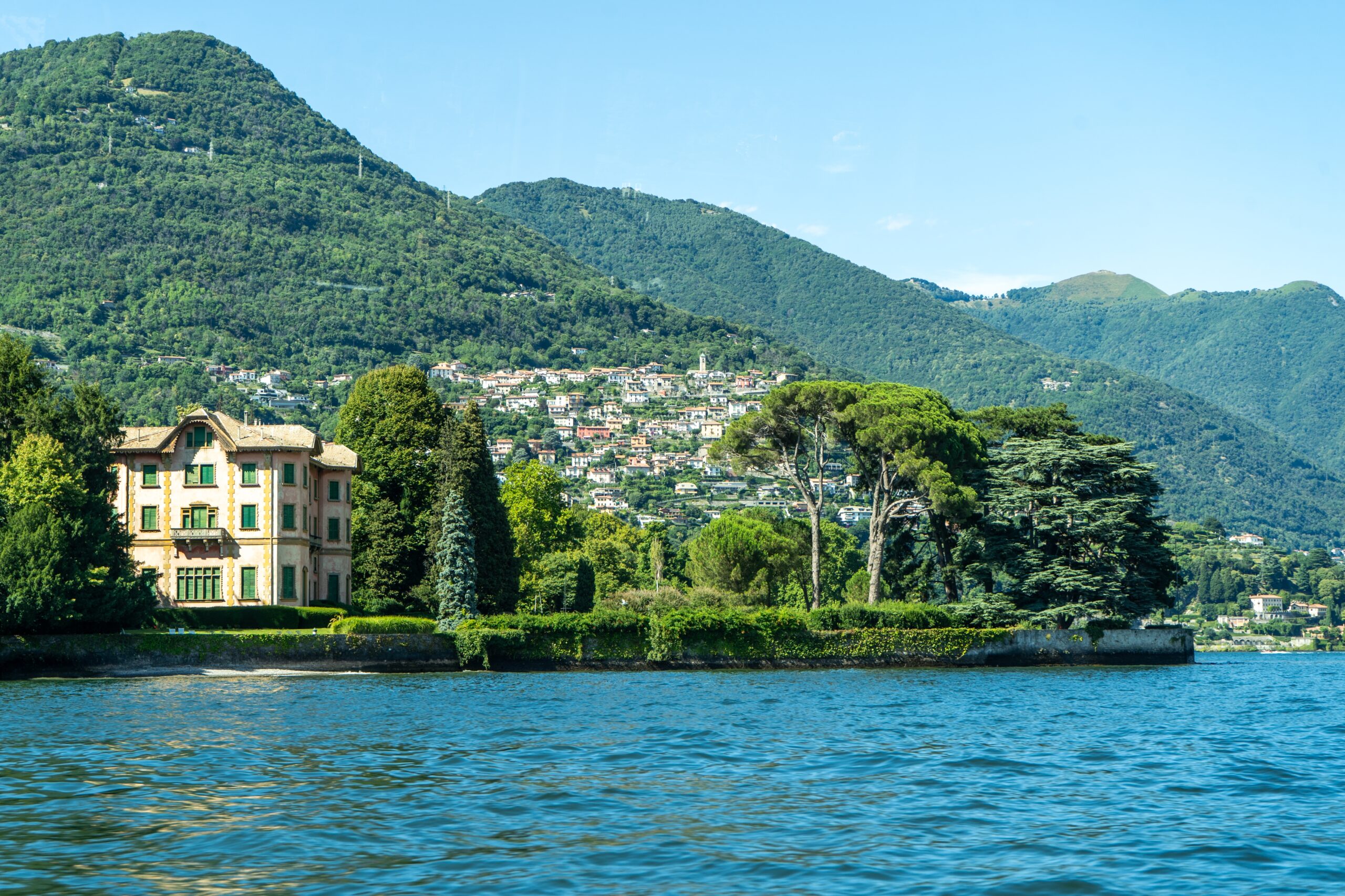 Lesser-known Italian lake wedding destination
